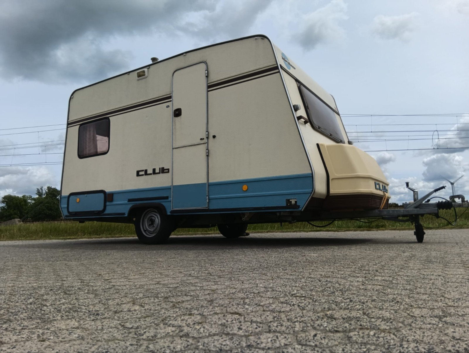 leuke Bürstner caravan met voortent max 2 volwassenen+2 kids, Vast bed, Treinzit, Particulier, Tot en met 4