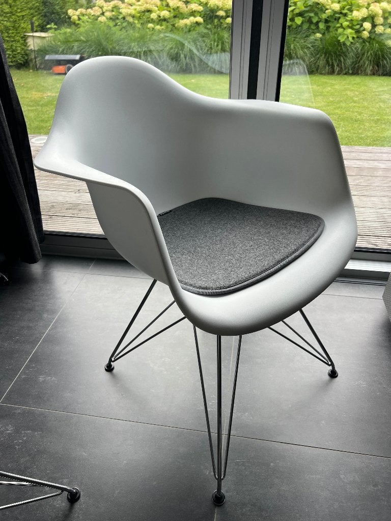 Te koop: 2x Design eetkamerstoel wit, Ophalen, Twee, Wit, Design
