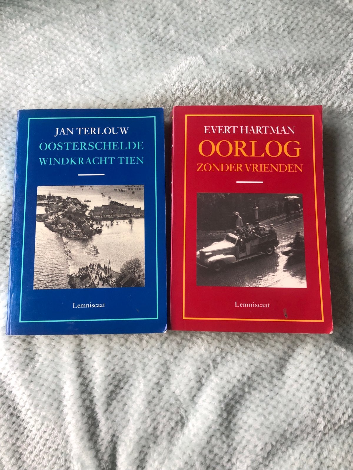 Oorlog zonder vrienden & Oosterschelde windkracht tien, Boeken, Ophalen of Verzenden, Gelezen