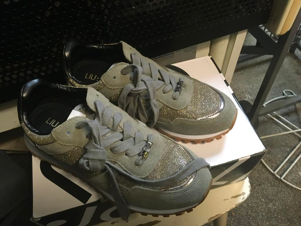 Te koop splinternieuwe sneakers van Liu Jo, Kleding | Dames, Schoenen, Nieuw, Ophalen of Verzenden, Sneakers of Gympen, Grijs