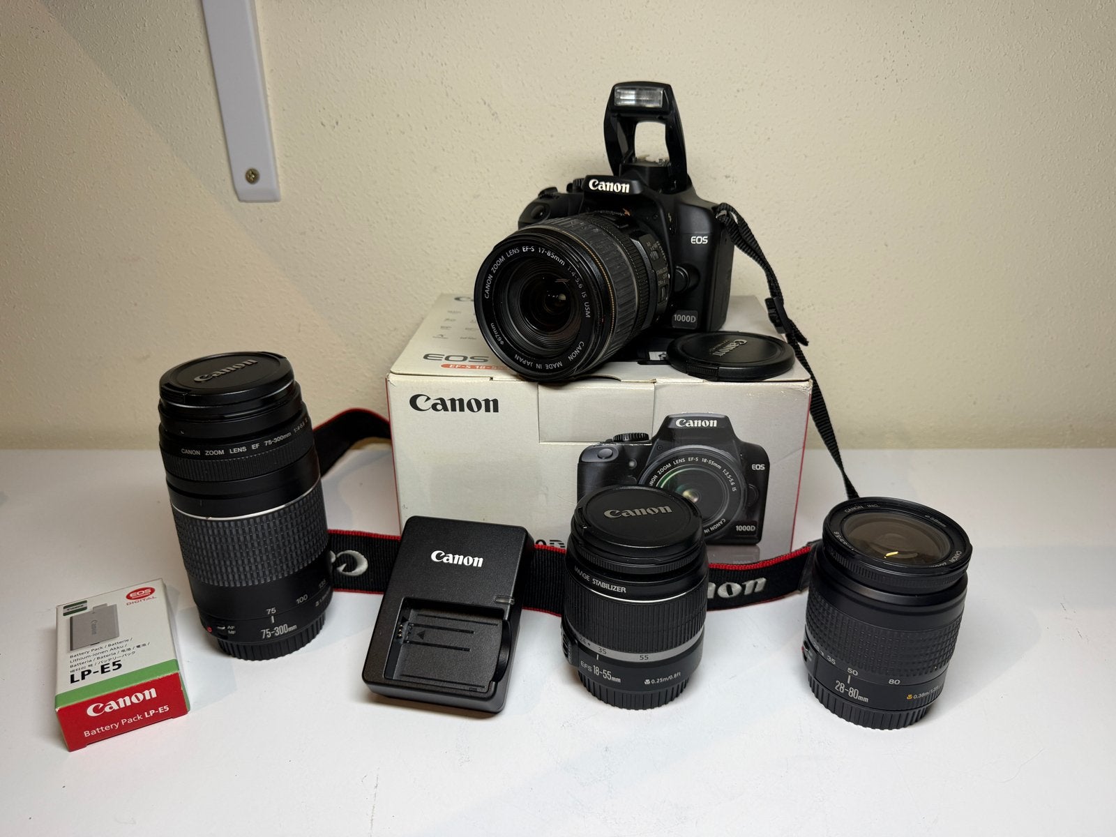 Canon EOS 1000D Spiegelreflexcamera met 4 lenzen, Ingebouwde flitser, Gebruikt, Spiegelreflex, Canon