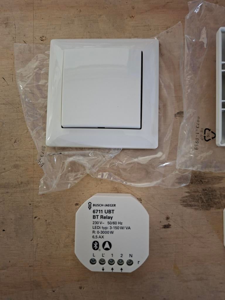 Busch-Jaeger 6711 UBT Smart Bluetooth Relais compleet, Nieuw, Ophalen of Verzenden, Busch en jeager, X