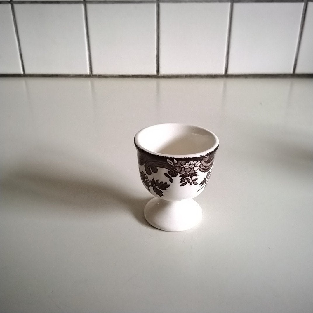 eierdopje   palissy, Ophalen of Verzenden, Overige stijlen, Porselein, Schaal of Schalen