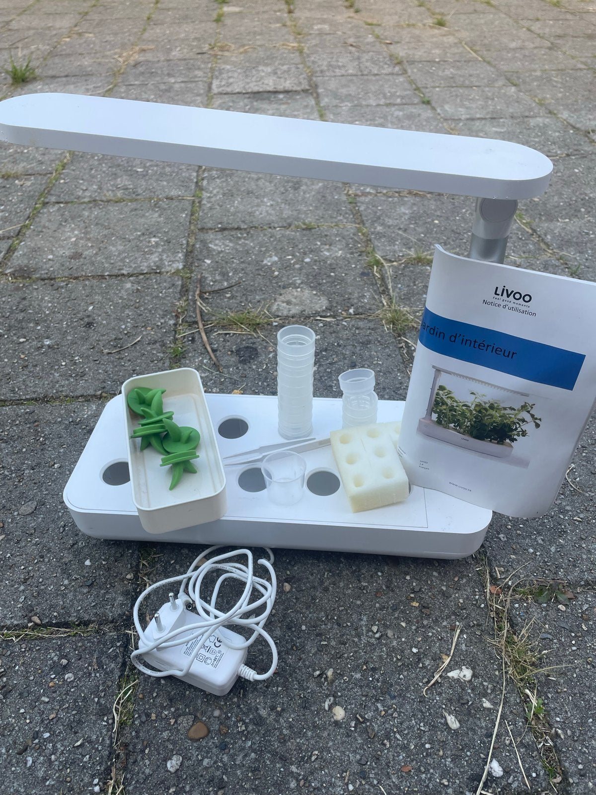 Livoo Indoor Kweekset met LED Kweeklamp, Tuin en Terras, Ophalen, Zo goed als nieuw, Kweekbak