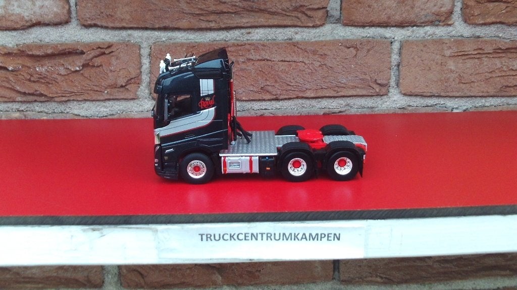 WSI  Volvo  FH5  Globetrotter  van  Royal  Edition., Ophalen of Verzenden, Nieuw, Bus of Vrachtwagen, Wsi