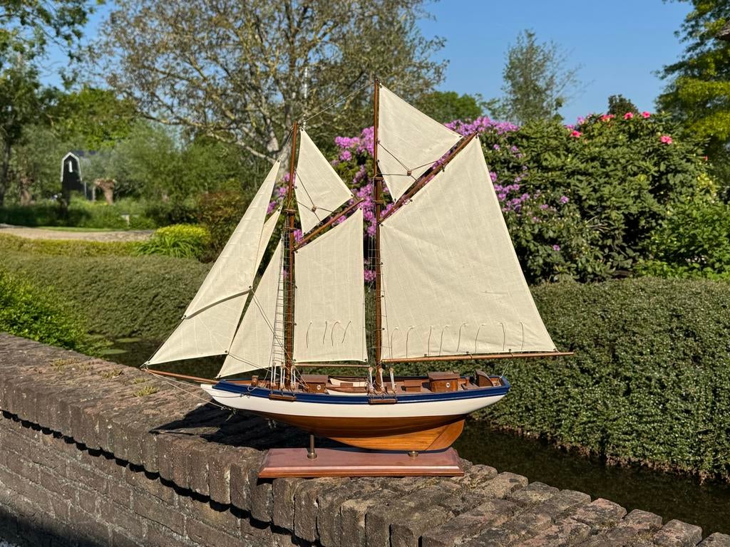 Gedetailleerd Model Zeilboot met twee masten, Ophalen, Zo goed als nieuw, Overige merken