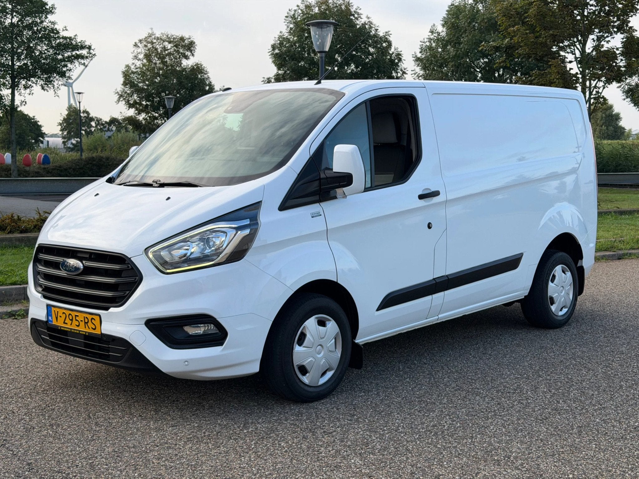Ford Transit Custom 2.0TDCI L1H1 Trend Airco Navi Cruisecont, Voorwielaandrijving, Euro 6, 4 cilinders, Wit