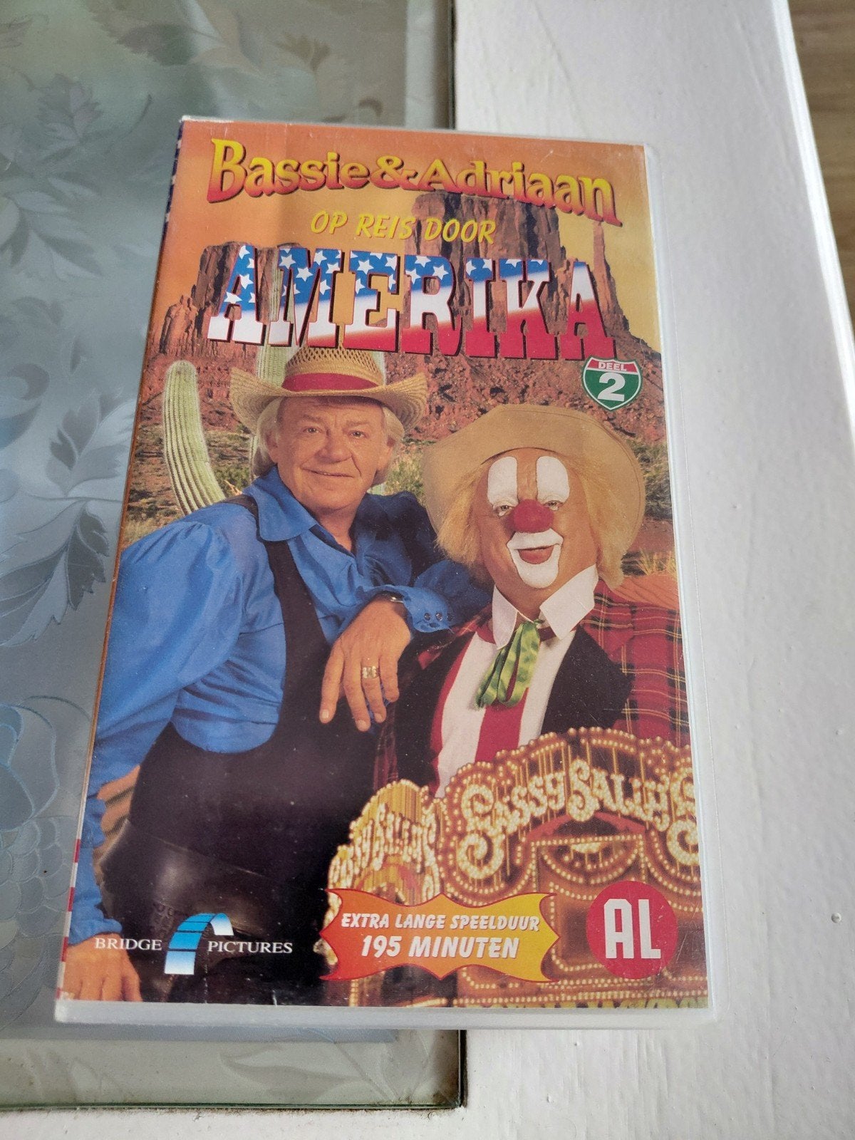 Bassie & Adriaan - Reis Door Amerika Deel 2 Dubbel-VHS #2., Cd's en Dvd's, Boxset, Gebruikt, Ophalen of Verzenden, Kinderprogramma of -film