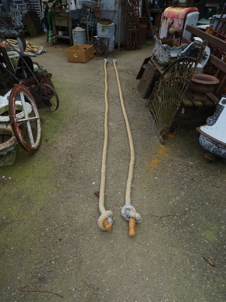 groot aantal klimtouwen klimtouw scheepstouw uit gymzaal, Ophalen