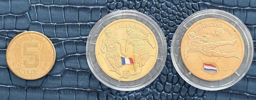 Voetbal Herdenkingspenningen + 5 Gulden 2000 – Set, Verzenden, Nederland, Munten