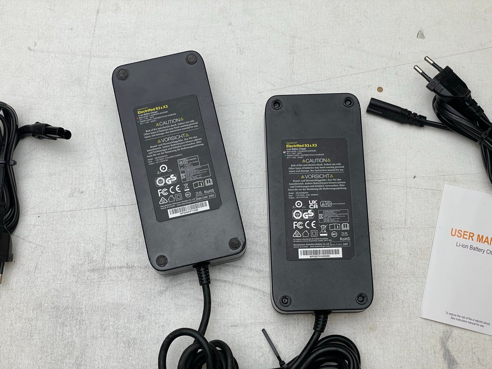 Foto 4 van 2x VanMoof Electrified S3 & X3 Li-ion Batterij Opladers