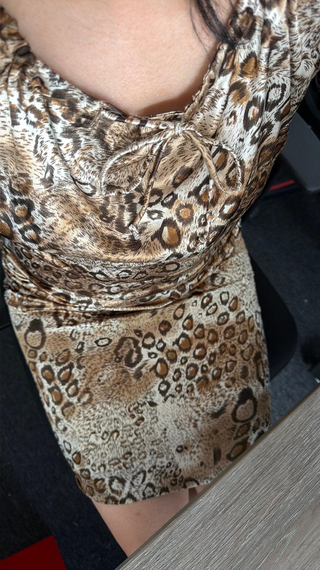 Silk stof leopard print jurk sexy mooi maat M weinig gedrage, Kleding | Dames, Maat 38/40 (M), Bruin, Ophalen of Verzenden, Zo goed als nieuw
