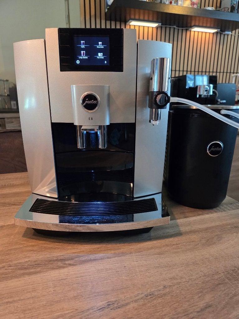 Jura E8 EB Moonlight Silver 2021 | Nette staat, Gebruikt, Jura, 10 kopjes of meer, Koffiemachine