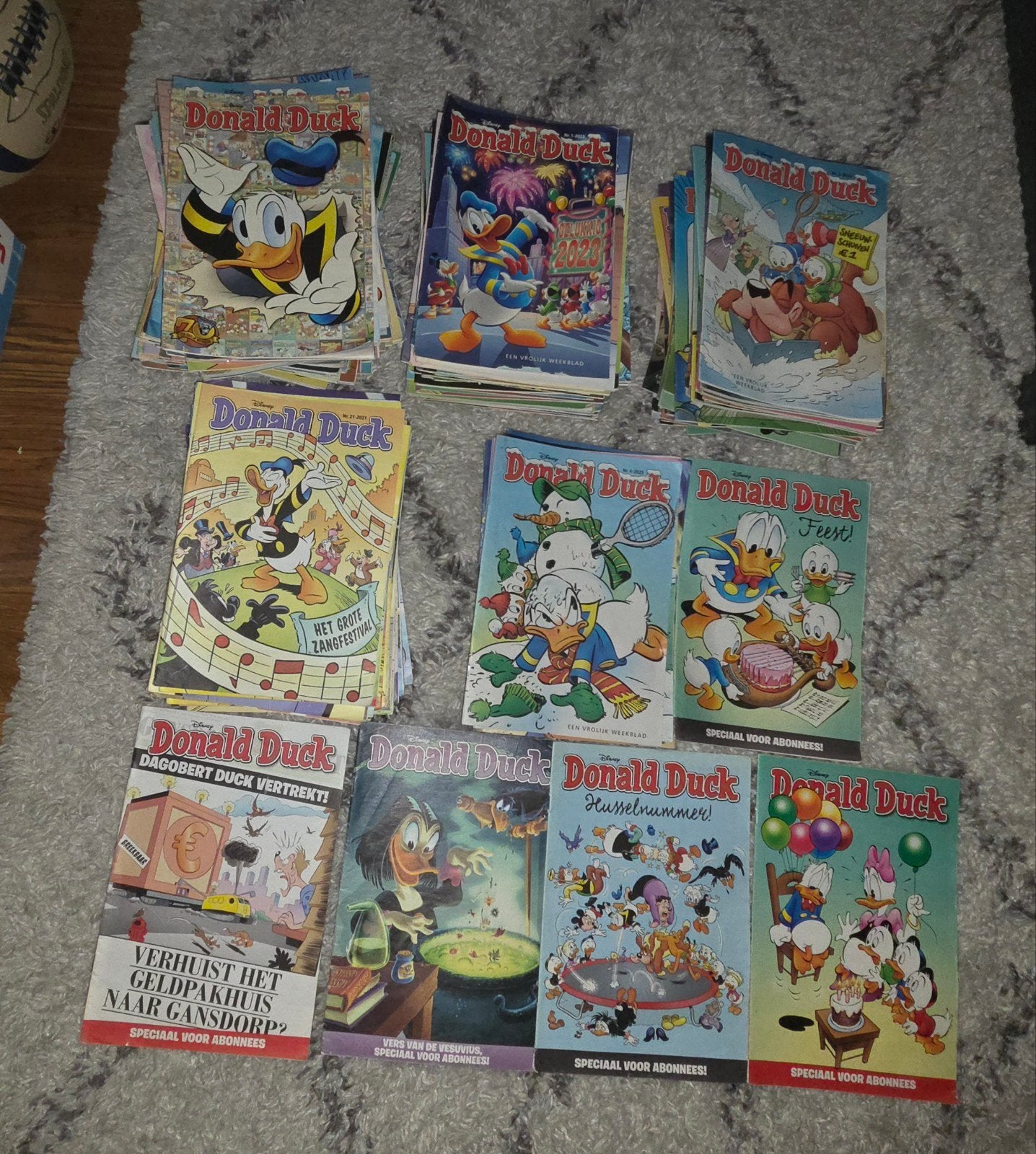 Donald Duck weekbladen en specials, Meerdere stripboeken, Ophalen of Verzenden, Gelezen