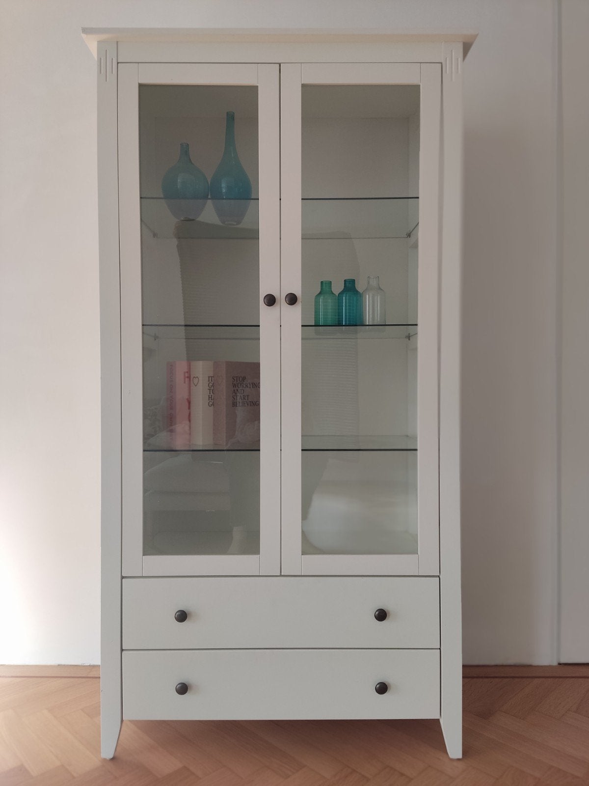 Witte vitrinekast / buffetkast met glazen deuren en lades, Huis en Inrichting, Ophalen, Gebruikt, Met lade(s), Overige houtsoorten