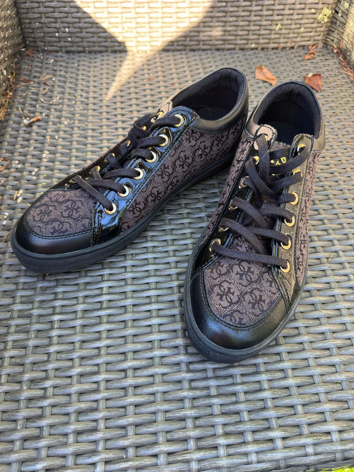 Guess Sneakers Maat 41 - Zo goed als nieuw, Ophalen of Verzenden, Zo goed als nieuw, Bruin, Sneakers of Gympen
