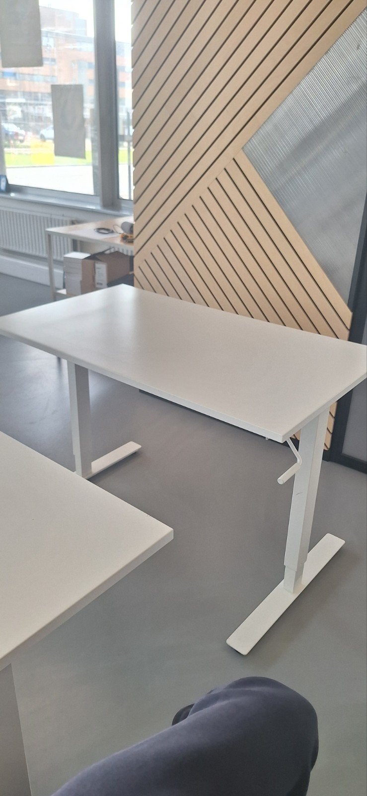 Ikea TROTTEN Zit/sta bureau, wit, 120x70 cm, Huis en Inrichting, Ophalen, Zit-sta bureau, Gebruikt, In hoogte verstelbaar