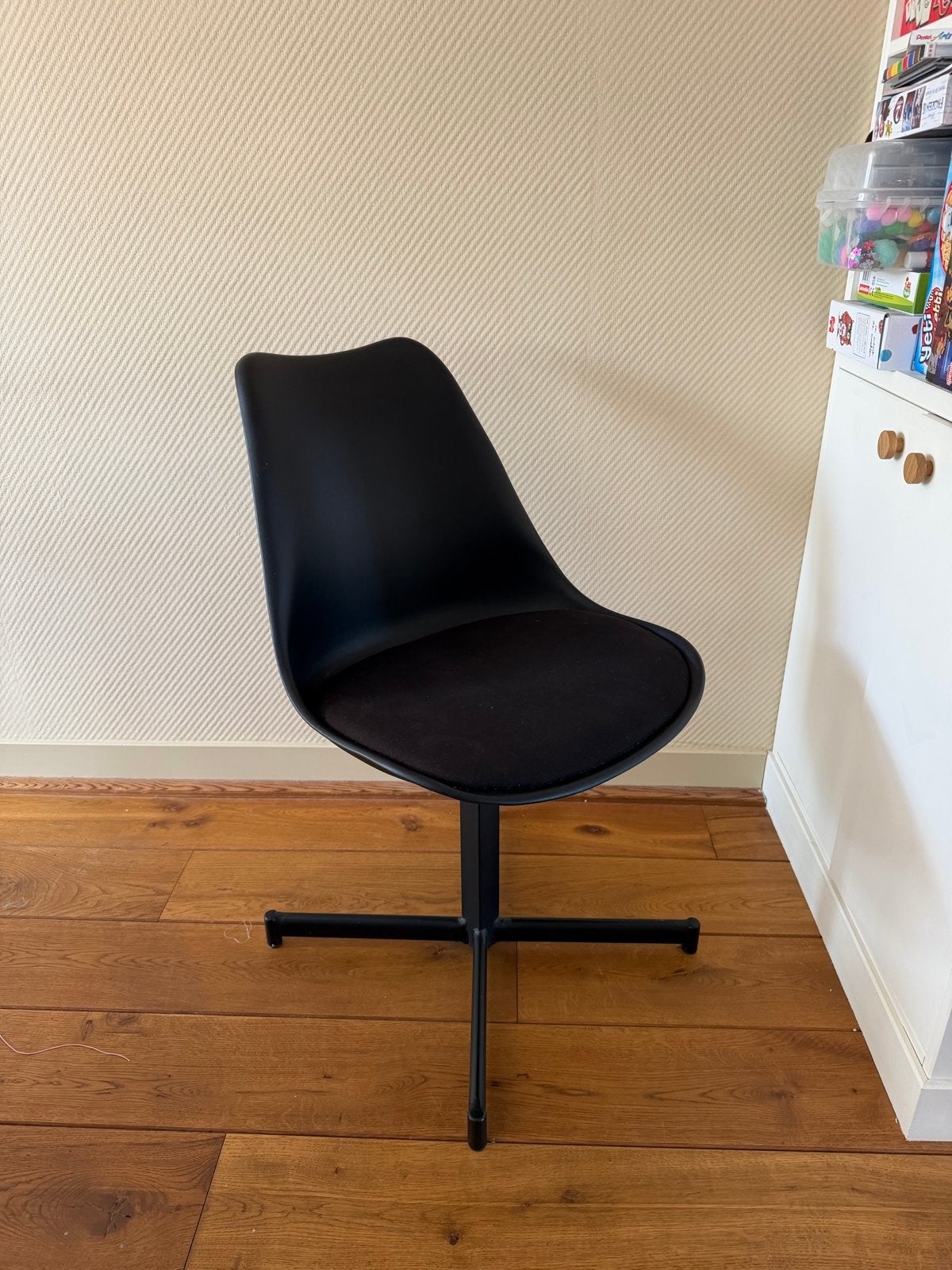 Drie eettafel stoelen: 2x Kapenga Wonen, 1x schoolstoel, Ophalen, Gebruikt, Overige kleuren, Drie