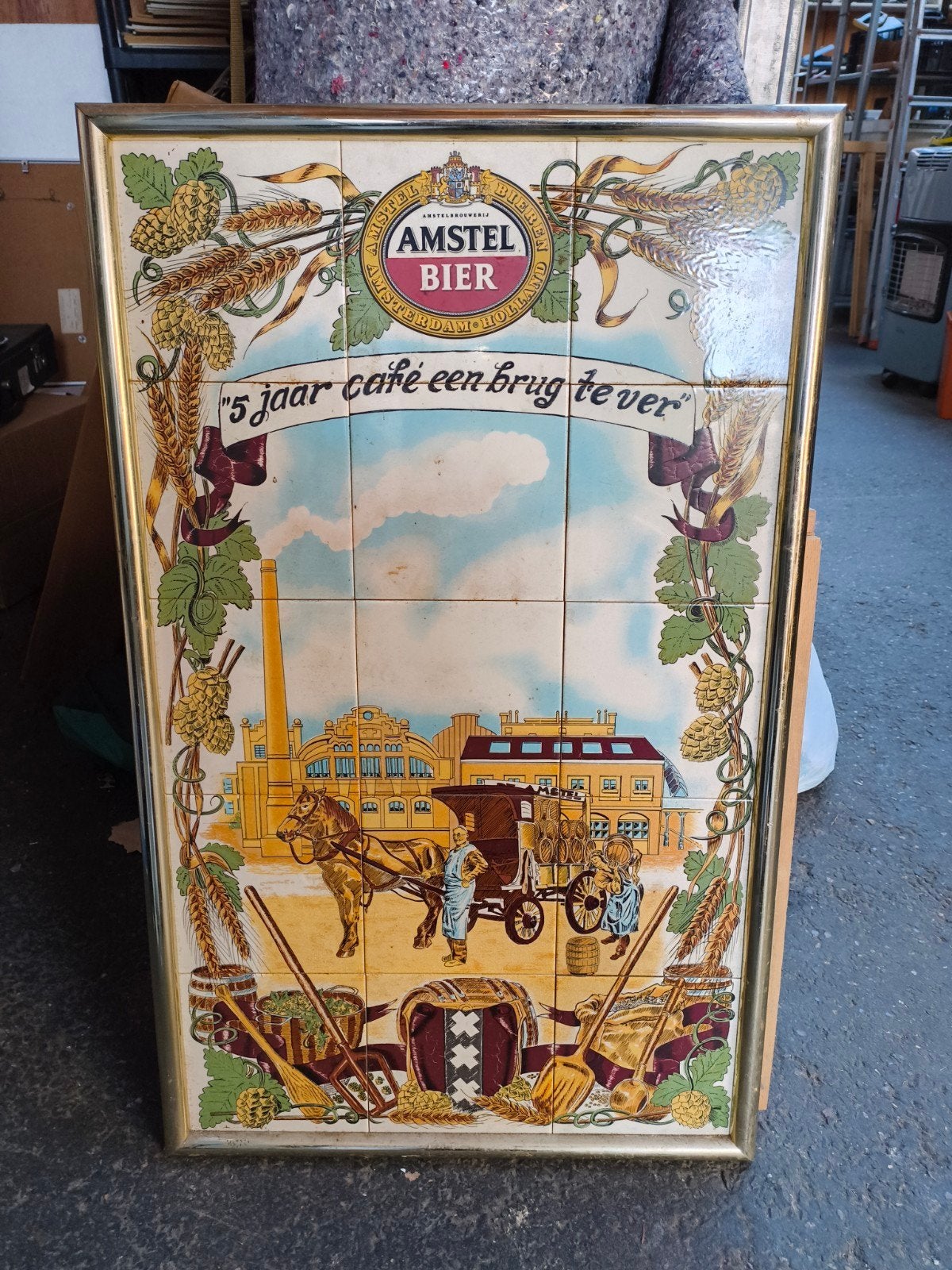 Vintage Amstel Tegeltableau '5 jaar een brug te ver ', Verzamelen, Ophalen of Verzenden, Gebruikt, Reclamebord
