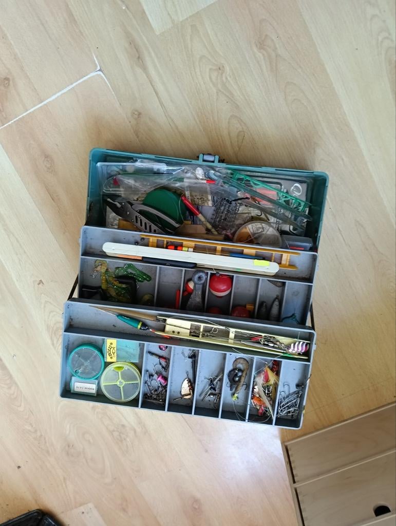 Koffer vol vis spulletjes, Watersport en Boten, Hengelsport | Algemeen, Ophalen, Gebruikt, Overige typen