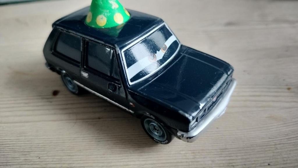 ZASTAVA YUGO 1/43 Cars Disney Pixar, Ophalen of Verzenden, Zo goed als nieuw, Auto, Overige merken