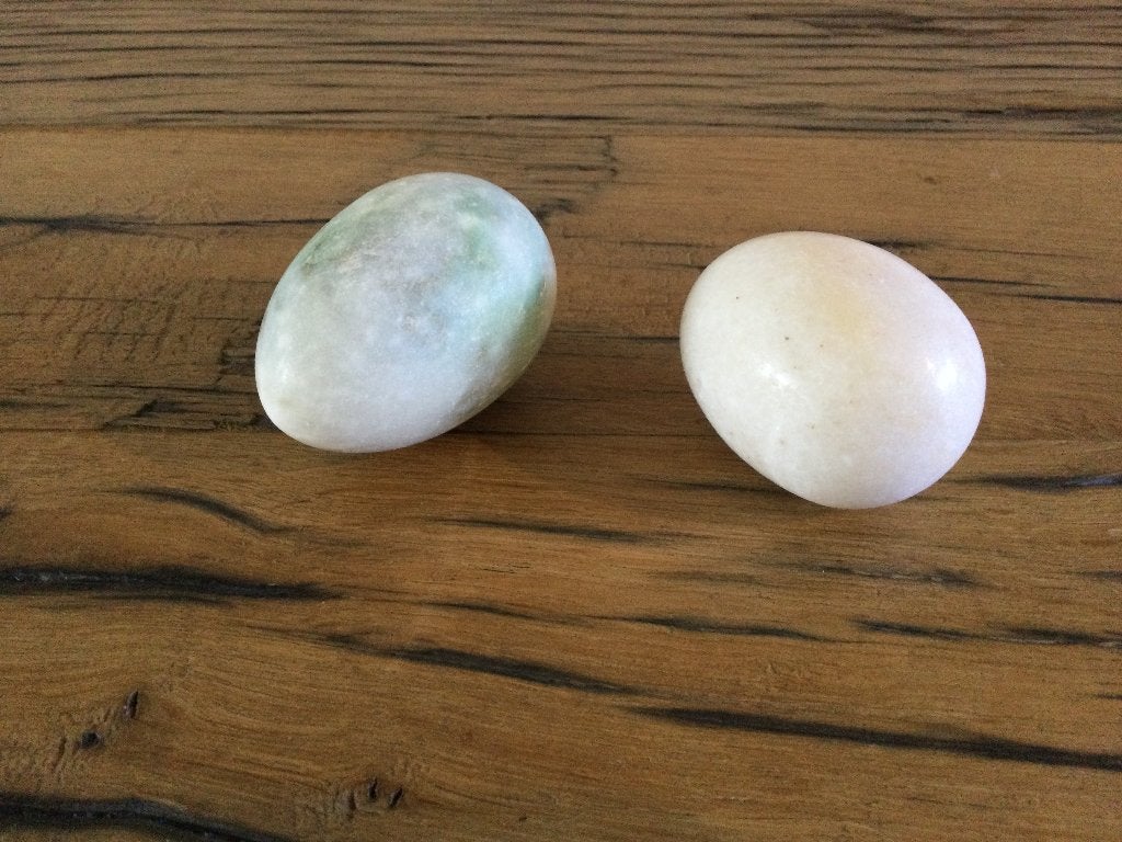 Marmeren eieren ( 2 stuks ), Ophalen of Verzenden, Gebruikt, Natuurlijk materiaal