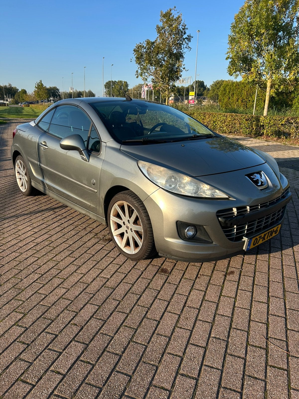 Peugeot 207 1.6 16V CC 88KW 2010 Grijs, Auto's, Voorwielaandrijving, 15 km/l, 4 cilinders, Cabriolet