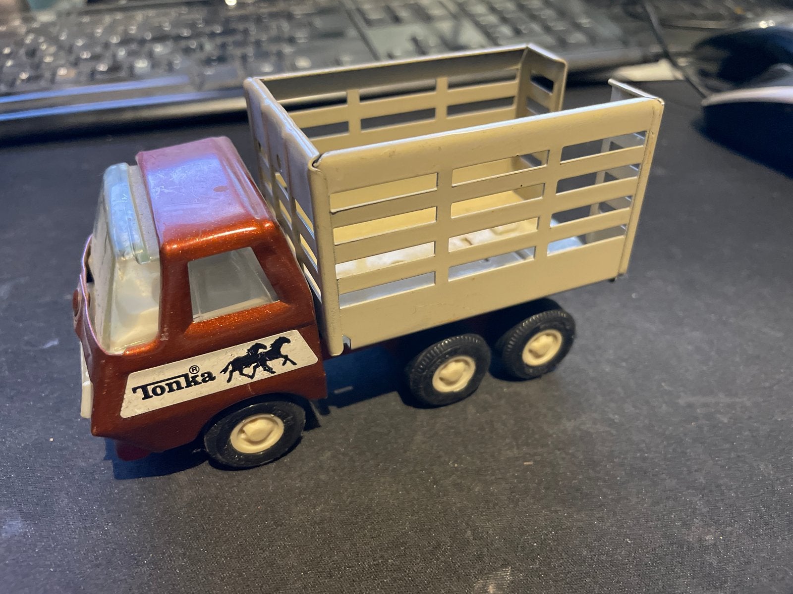Vintage Tonka paardentrailer/veewagen (rood/beige), Kinderen en Baby's, Ophalen of Verzenden, Gebruikt