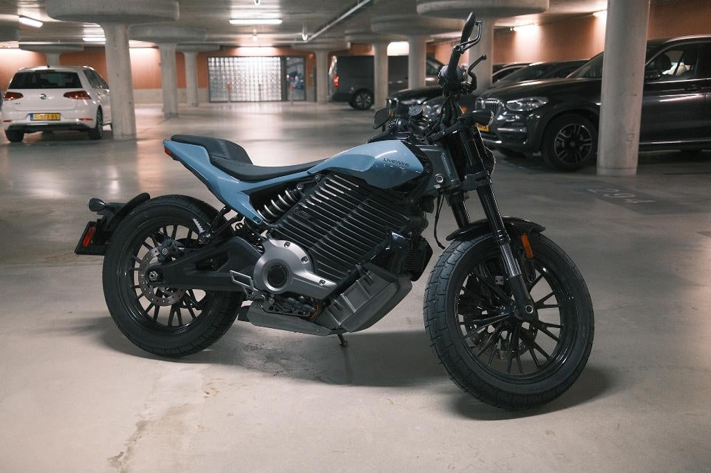 LiveWire S2 Del Mar (2024) elektrische motor - Millrace Blue, Traction Control, Occasion, Particulier, Meer dan 35 kW