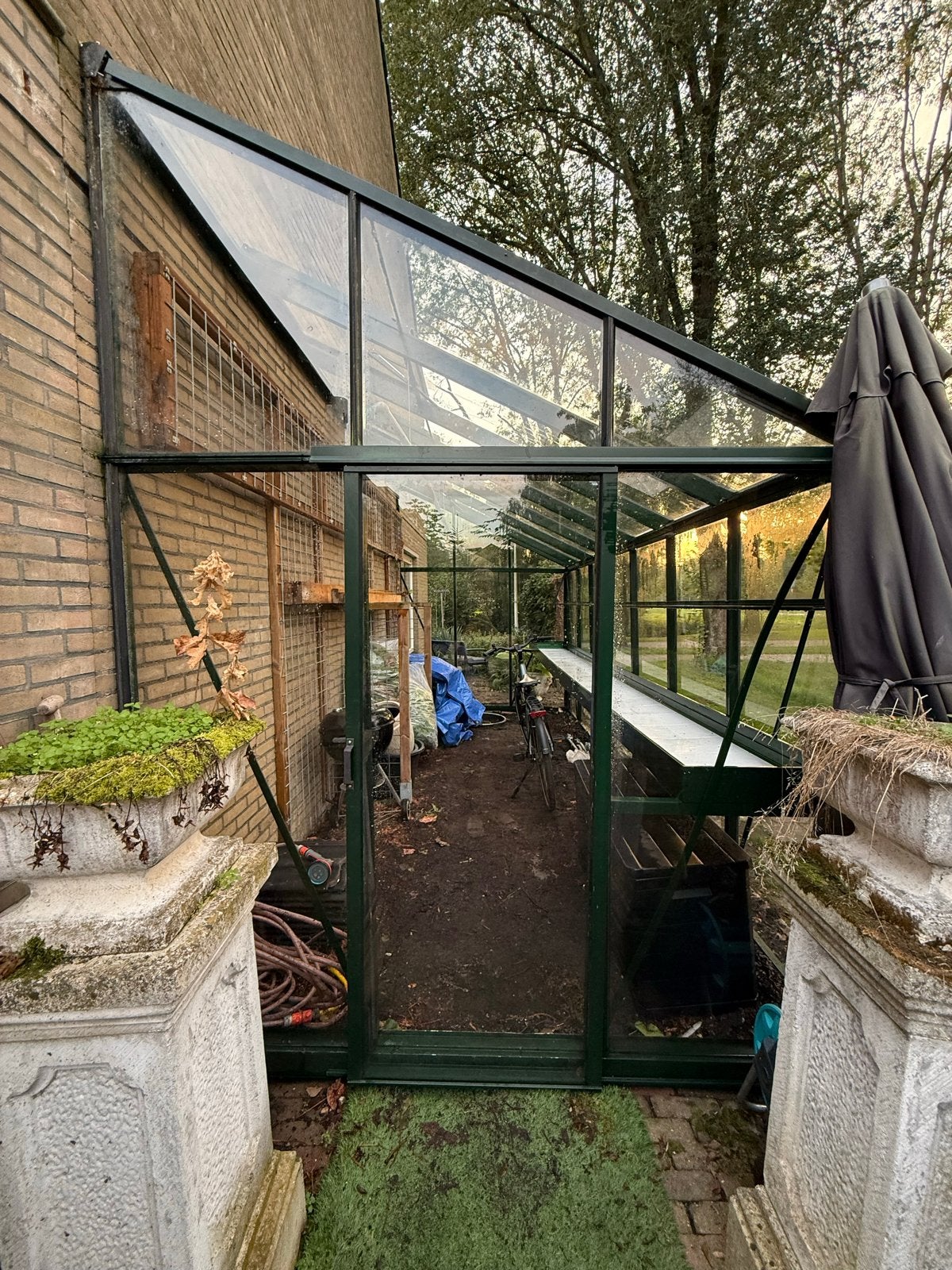 Grote aluminium muurkas met automatische dakramen, Ophalen, Gebruikt, Muurkas, Glas