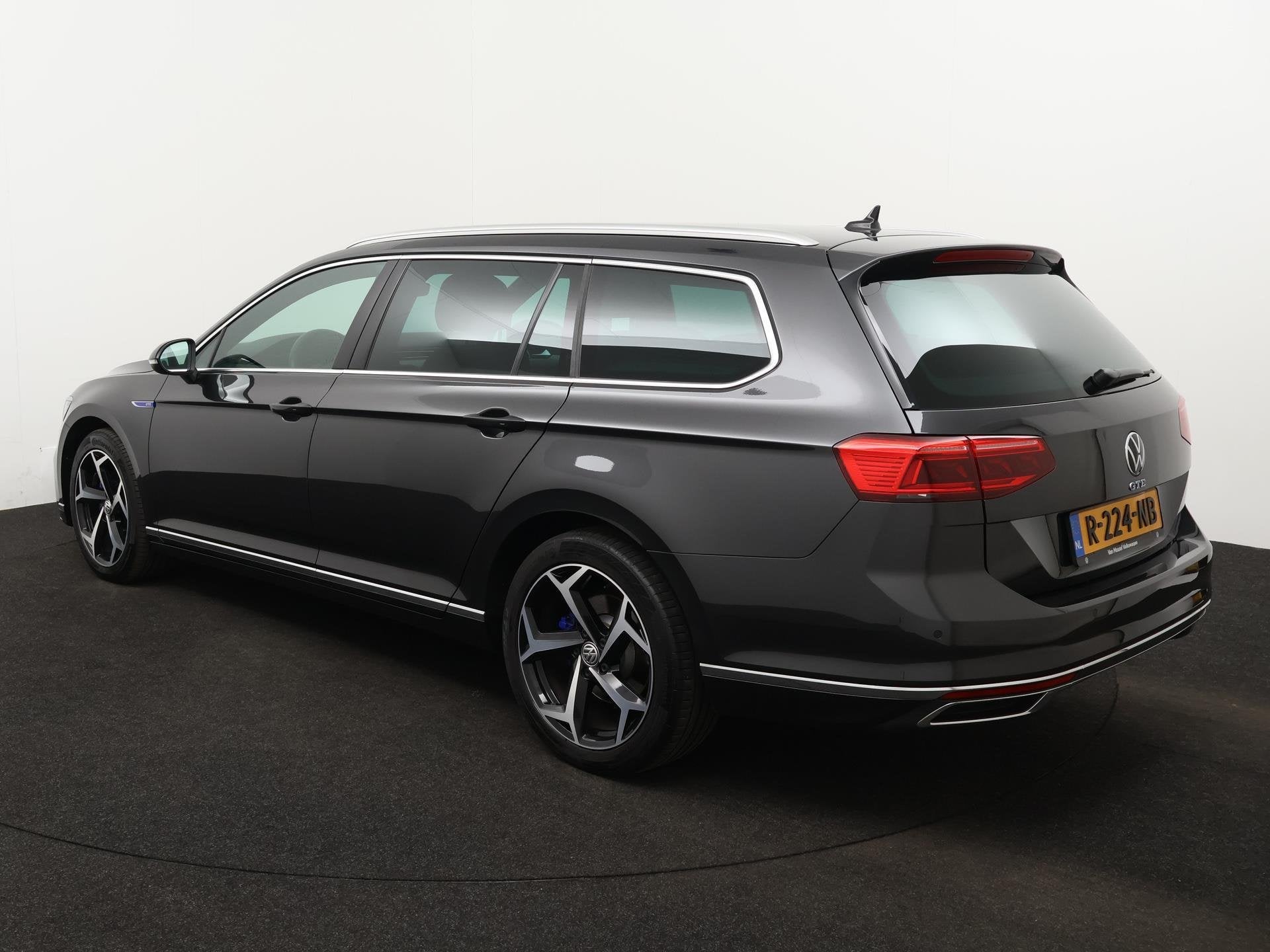Volkswagen Passat Variant 1.4 TSI PHEV GTE Business 218 PK D, 12 maanden, Stof, 4 cilinders, 13 kWh