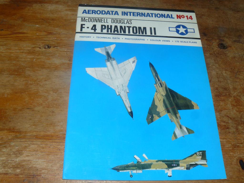 McDonnell Douglas F-4 Phantom II, Ophalen of Verzenden, Zo goed als nieuw, Boek of Tijdschrift