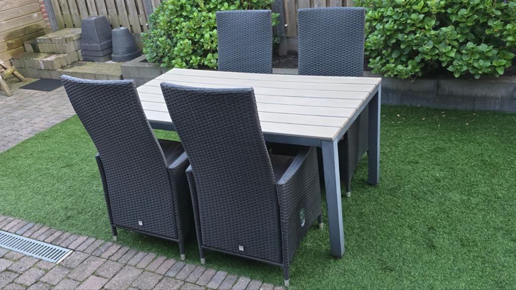 Pure Lake Tuintafel met 4 stoelen - verstelbare rugleuning, Tuin en Terras, Ophalen of Verzenden