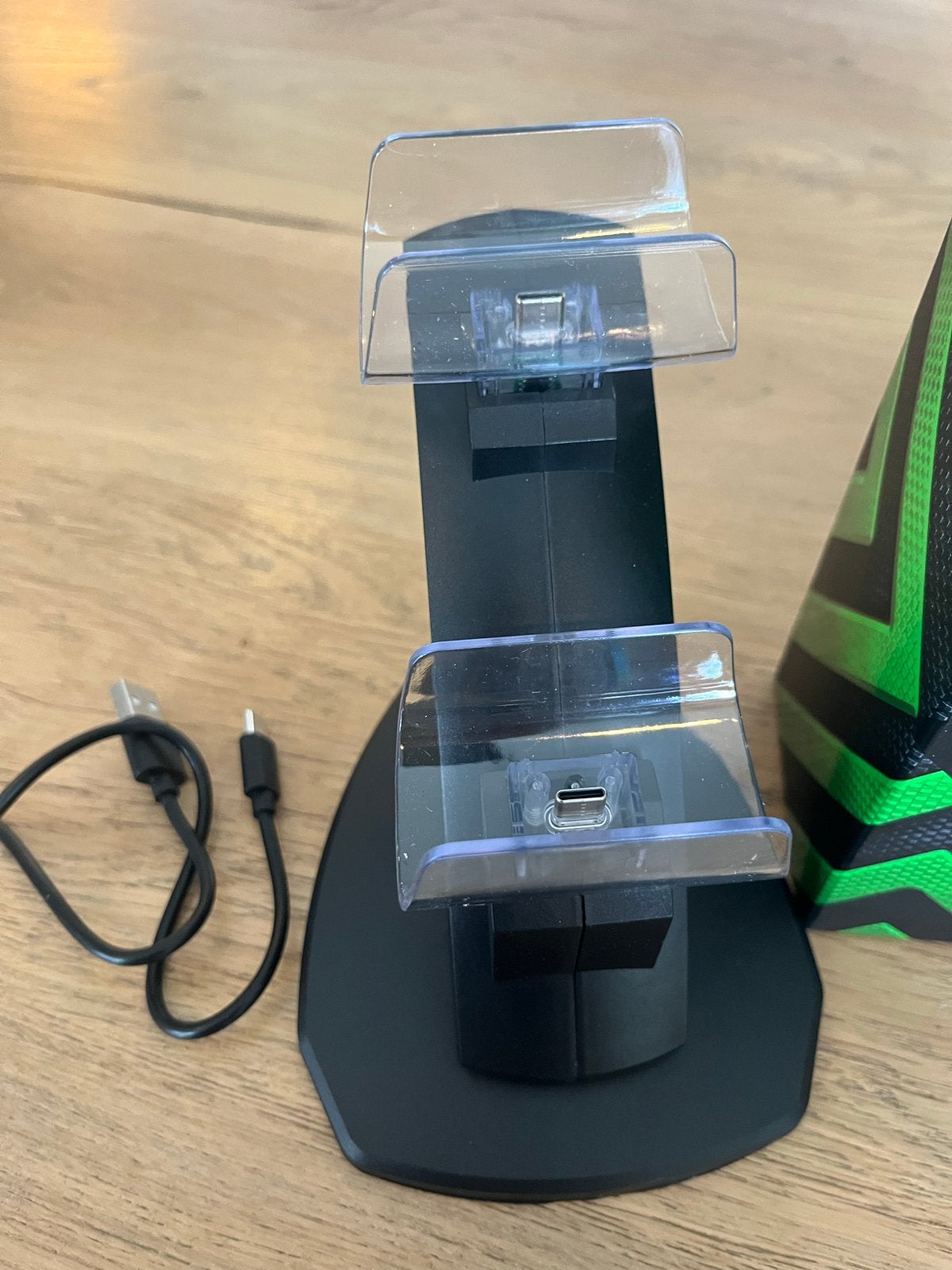Battletron Gaming Dual Oplaadstation voor PS5 Controllers, Ophalen of Verzenden, Zo goed als nieuw