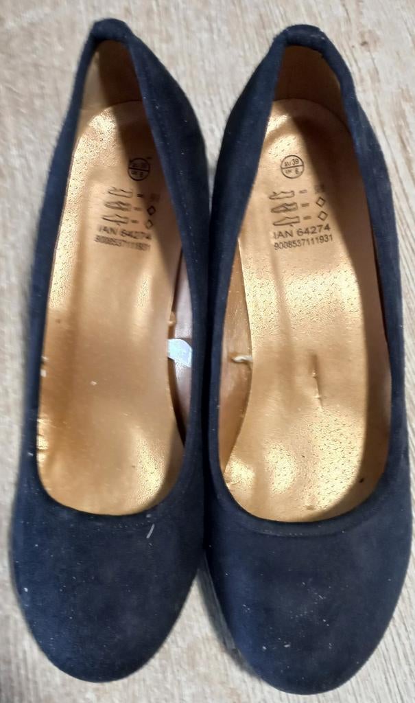 Zwarte suède pumps met sleehak, maat 39, Pumps, Zwart, Ophalen of Verzenden, Onbekend