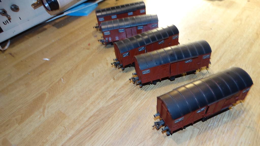 5 gesloten goederenwagens van Fleischmann adv 11, Gebruikt, Locomotief, Ophalen of Verzenden, Fleischmann