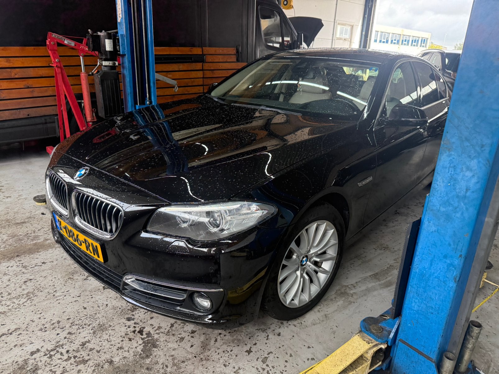 BMW 5-Serie 523 2010 Blauw, Auto's, Automaat, Achterwielaandrijving, 8 cilinders, 2000 kg