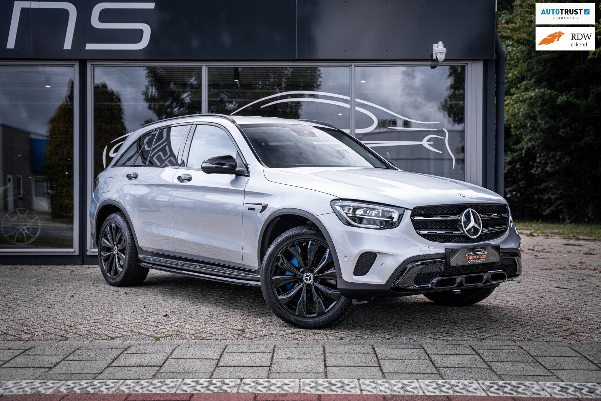 Mercedes-Benz GLC-klasse 300e 4MATIC Premium Plus|Night Pack, Auto's, Automaat, Gebruikt, 4 cilinders, 2000 kg