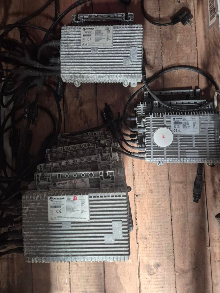 Enecsys SMI 480-60 en SMI 240-60 micro-omvormers, Ophalen of Verzenden, Zo goed als nieuw, Compleet systeem, 200 wattpiek of meer