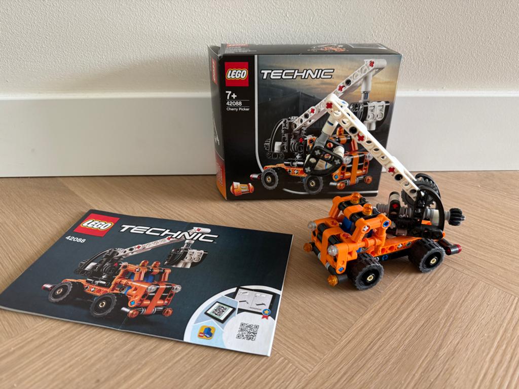 LEGO Technic 42088 Cherry Picker met doos en boekje, Ophalen of Verzenden, Zo goed als nieuw, Overige merken