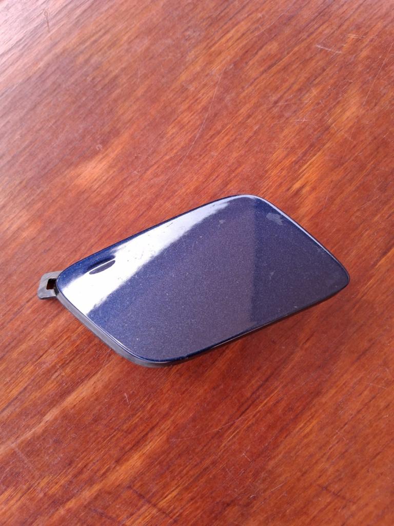 Afdekkap sleepoog voor Volvo V40 (2013) - Blauw metallic, Gebruikt, Volvo, Bumper, Verzenden