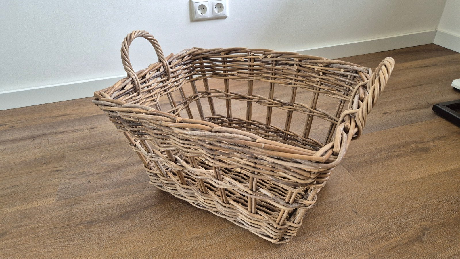 Grote rieten mand met handvatten bijna gratis, Ophalen, Gebruikt, Mand, Riet