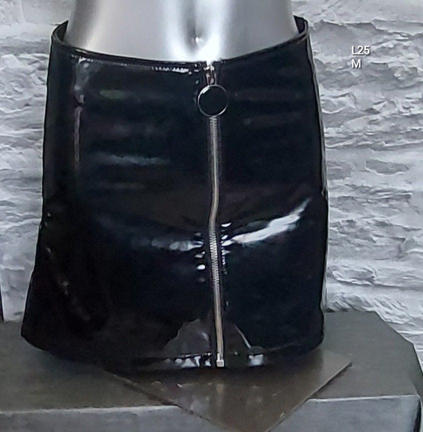 Kinky Zwarte lak mini rok met rits - Maat M, Maat 38/40 (M), Mango, Zwart, Nieuw