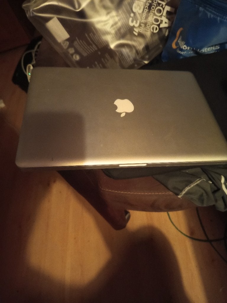 Mac book 2009, Gebruikt, 2 tot 3 Ghz, 15 inch, 4 GB