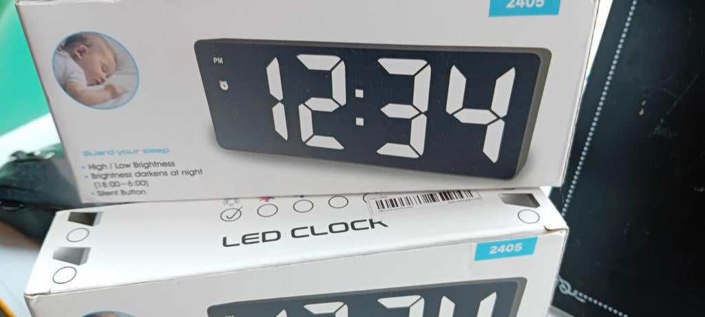 LED Wekker met instelbare helderheid en stille knop, Ophalen of Verzenden, Nieuw, Digitaal, Wekker of Tafelklok