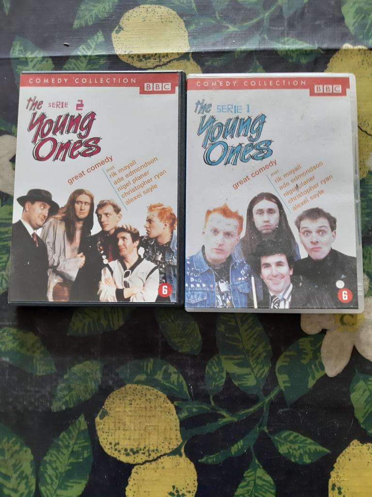 The Young Ones - Seizoen 1 & 2 DVD Boxset, Ophalen of Verzenden
