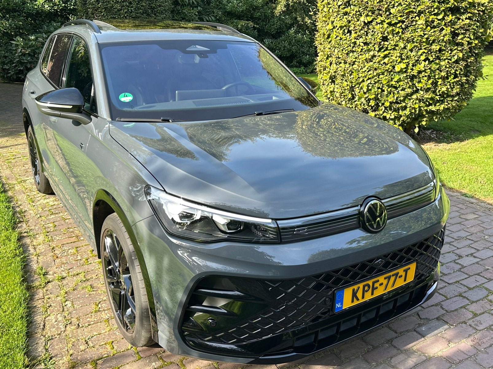 Foto 4 van Volkswagen Tiguan Hybride 272PK R-Line 2025 Dolphin Grijs