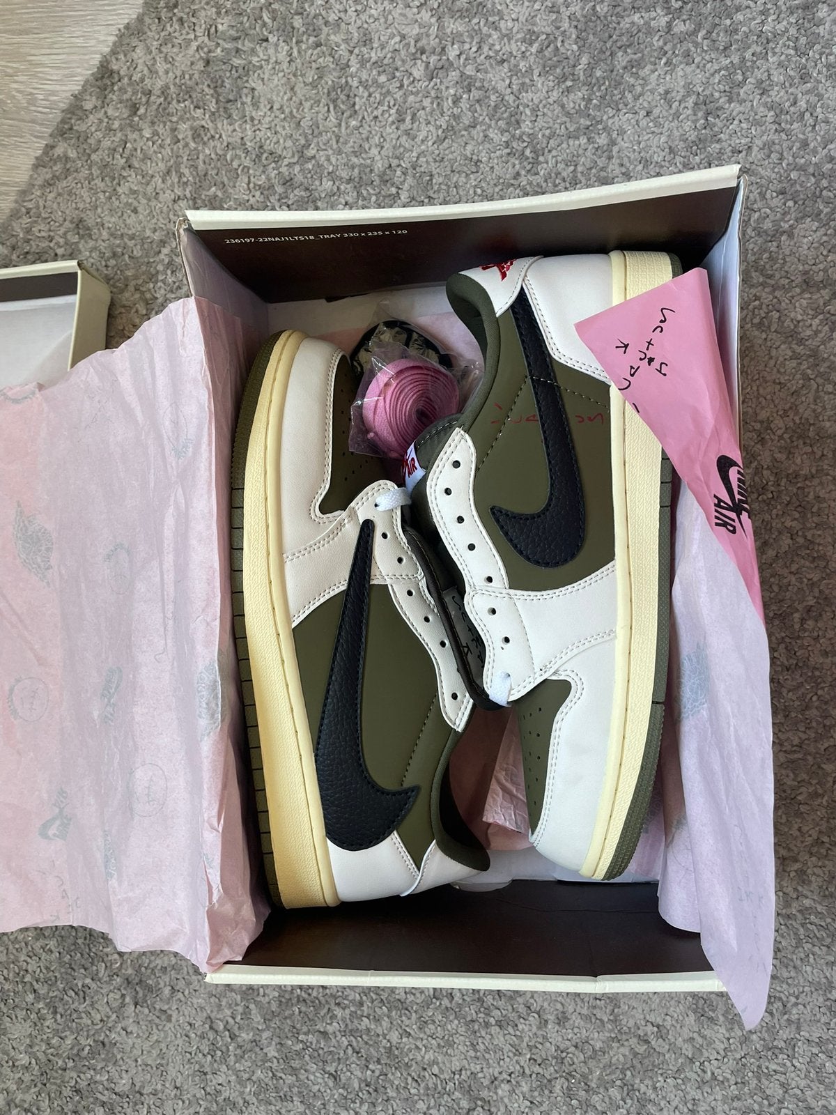 Travis scott jordan 1 low, Ophalen of Verzenden, Zo goed als nieuw