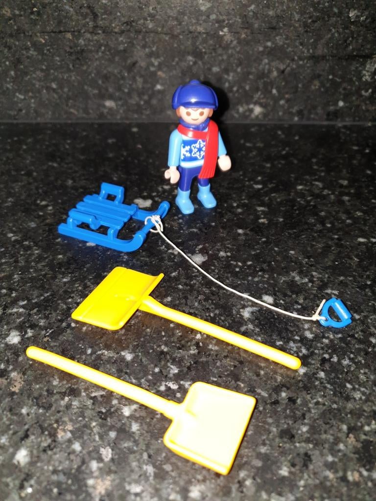 Playmobil jongetje met slee, Kinderen en Baby's, Ophalen of Verzenden, Zo goed als nieuw, Complete set
