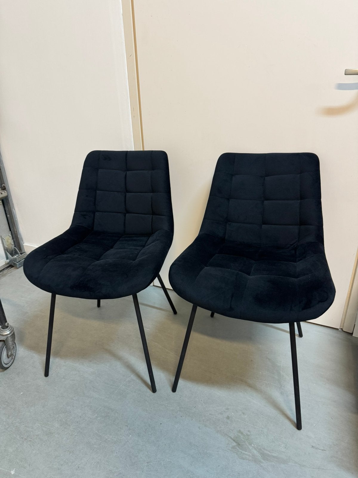 Twee suede stoelen donkerblauw / Xenos, Ophalen, Zo goed als nieuw, Blauw, Twee